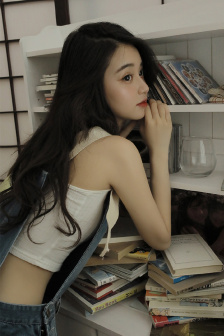 女生下面抠出很多白色豆腐渣